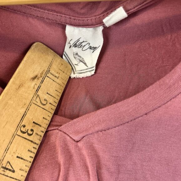 White Crow Women’s V-Neck T-Shirt Size Small Mauve Pink Pocket Tee Casual Soft - Picture 4 of 8